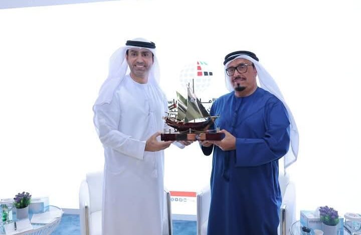 الفريق ضاحي خلفان يشارك بجلسة حوارية حول "المواطنة الفاعلة" في جناح مركز الإمارات للدراسات 1 الفريق ضاحي خلفان يشارك بجلسة حوارية حول "المواطنة الفاعلة" في جناح مركز الإمارات للدراسات