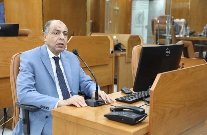 محافظ المنيا يتابع تطورات العاصفة الترابية من مركز السيطرة 1 محافظ المنيا يتابع تطورات العاصفة الترابية من مركز السيطرة