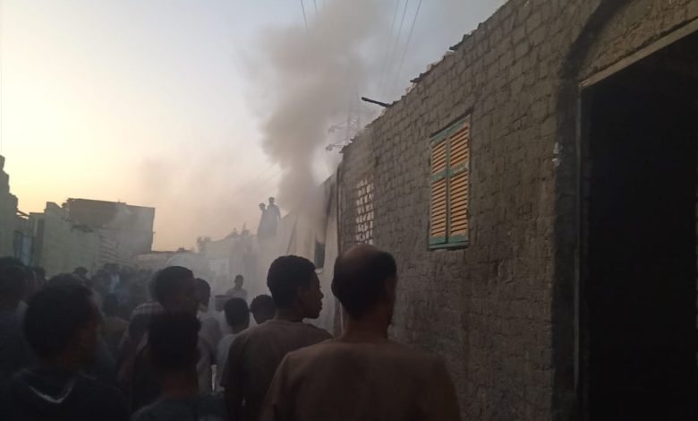 نشوب حريق يلتهم 3 منازل بسبب انفجار أسطوانة بوتاجاز في قنا 1 نشوب حريق يلتهم 3 منازل بسبب انفجار أسطوانة بوتاجاز في قنا