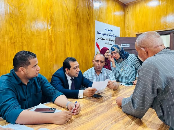 نائب محافظ قنا في جولة ميدانية بنقادة لمتابعة الخدمات والتقنين ودعم الحرف التراثية 1 نائب محافظ قنا في جولة ميدانية بنقادة لمتابعة الخدمات والتقنين ودعم الحرف التراثية