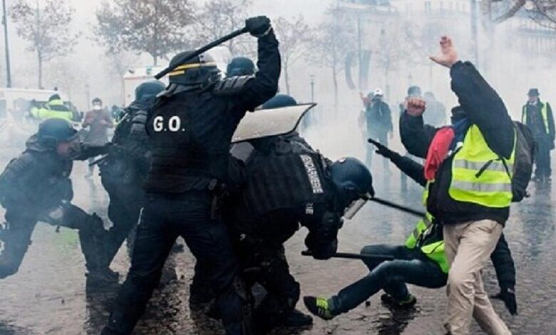 الأمم المتحدة تشعر بالقلق إزاء التقارير المتعددة حول الاستخدام المفرط للقوة من قبل الشرطة الفرنسية