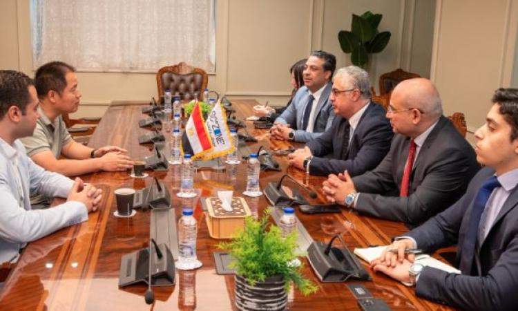 رئيس اقتصادية قناة السويس يُوقع عقدين لمشروعي الملابس الجاهزة بالقنطرة غرب 1 رئيس اقتصادية قناة السويس يُوقع عقدين لمشروعي الملابس الجاهزة بالقنطرة غرب