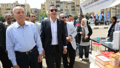 وزير التموين ومحافظ القاهرة يتفقدان سوق اليوم الواحد بمدينة نصر