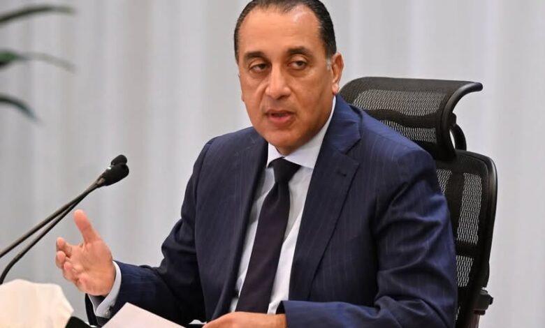 رئيس الوزراء يجيب عن أسئلة صحفية خلال المؤتمر الصحفي الأسبوعي