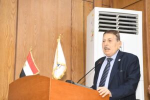 محافظ قنا يشارك في احتفالية عيد العمال ويشيد بدورهم في بناء الوطن