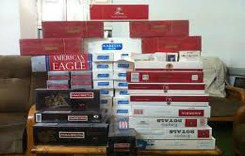 مباحث تموين كفر الشيخ تضبط 700 عبوة سجائر مستوردة مهربة جمركيا فى الحامول 1 مباحث تموين كفر الشيخ تضبط 700 عبوة سجائر مستوردة مهربة جمركيا فى الحامول