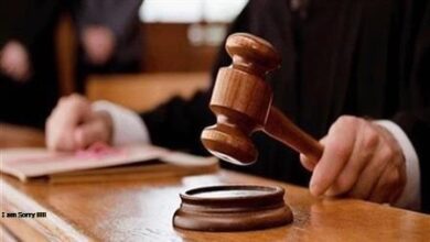 السجن 10 سنوات لمتهمين تعديا على شاب بالشوم والعصي في نجع حمادي