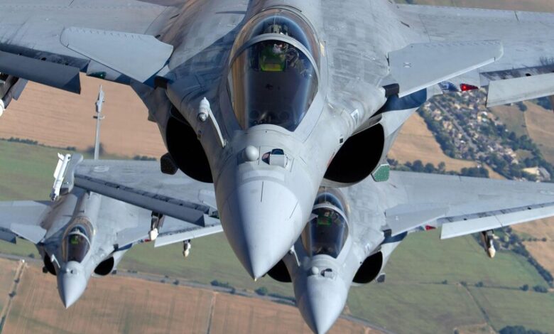 استعداد أعلن الرئيس الفرنسى لمناقشة نشر طائرات حاملة للأسلحة النووية في أوروبا