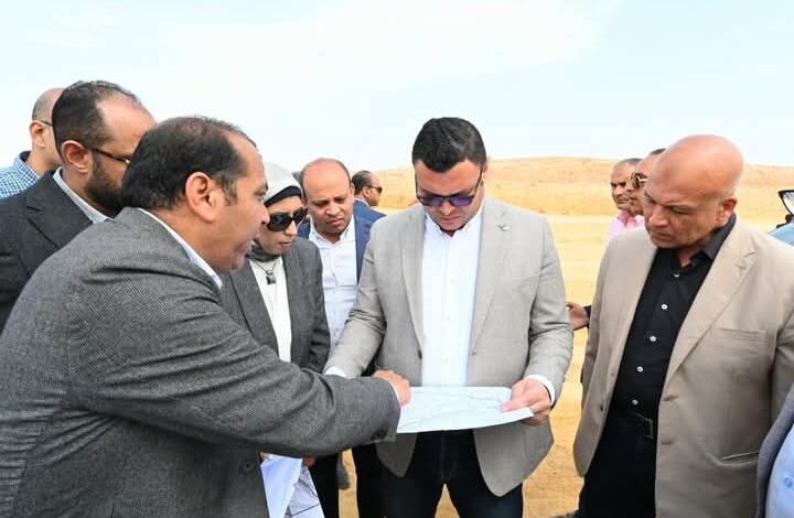 وزير الإسكان يتفقد مشروع "الإسكان الحر" بمدينة السويس الجديدة 1 وزير الإسكان يتفقد مشروع "الإسكان الحر" بمدينة السويس الجديدة