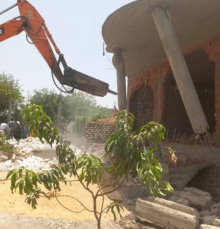 إزالة 24 حالة تعدٍ على أراضي الدولة والزراعة بفرشوط ضمن الموجة 26 1 إزالة 24 حالة تعدٍ على أراضي الدولة والزراعة بفرشوط ضمن الموجة 26