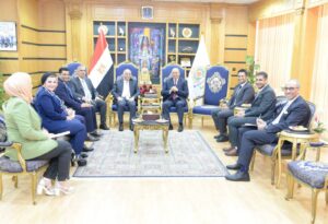 رئيس جامعة المنصورة يستقبل السفير العراقي لتعزيز سبل التعاون