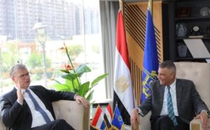 محافظ أسوان يستعرض الفرص الإستثمارية المتنوعة في مختلف القطاعات أثناء لقاءه بسفير مملكة هولندا 2 محافظ أسوان يستعرض الفرص الإستثمارية المتنوعة في مختلف القطاعات أثناء لقاءه بسفير مملكة هولندا