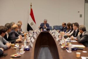 وزير السياحة والآثار يتابع تطوير منظومة التشغيل التجريبي للخدمات السياحية بمنطقة أهرامات الجيزة 2 وزير السياحة والآثار يتابع تطوير منظومة التشغيل التجريبي للخدمات السياحية بمنطقة أهرامات الجيزة