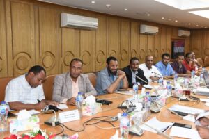  محافظ قنا يبحث الفرص الاستثمارية بقنا ونجع حمادي ويوجّه بسرعة استغلال الأصول غير المستغلة