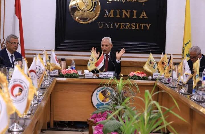 د. عصام فرحات يذكر تقدم ١١ كلية للاعتماد والجودة هذا العام بجامعة المنيا