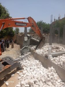 إزالة 24 حالة تعدٍ على أراضي الدولة والزراعة بفرشوط ضمن الموجة 26 3 إزالة 24 حالة تعدٍ على أراضي الدولة والزراعة بفرشوط ضمن الموجة 26