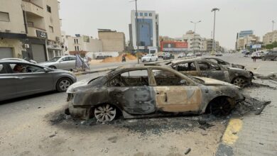 حكومة الوحدة الوطنية تلبي مطالب المتظاهرين وتنحاز لصفوف الشعب وتقوم باستقالات بالجملة  