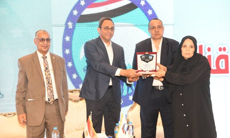 محافظ قنا يشارك في احتفالية مستقبل وطن بعيد العمال ويشيد بدورهم في مسيرة التنمية 1 محافظ قنا يشارك في احتفالية مستقبل وطن بعيد العمال ويشيد بدورهم في مسيرة التنمية
