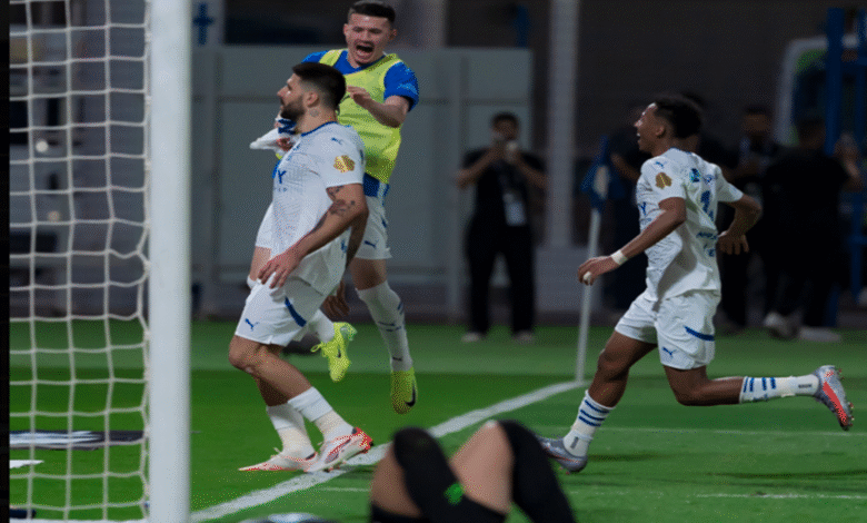 الهلال السعودي يحقق فوزا دراميا على نادى الفتح في دوري روشن