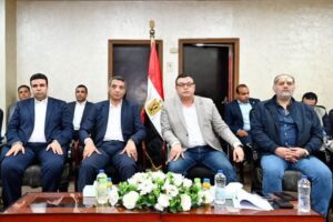 وزير الإسكان يعقد اجتماعًا بمقر جهاز مدينة السويس الجديدة لمتابعة المشروعات التنموية 2 وزير الإسكان يعقد اجتماعًا بمقر جهاز مدينة السويس الجديدة لمتابعة المشروعات التنموية