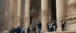 الاردن اجلاء نحو 1800 سائح أجنبى من مدينة البتراء الأثرية بعد أن حاصرتهم السيول