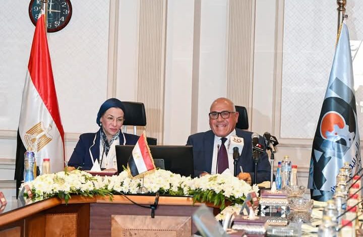 توقيع عقود واتفاقيات بحضور رئيس الهيئة العربية للتصنيع ووزيرة البيئة