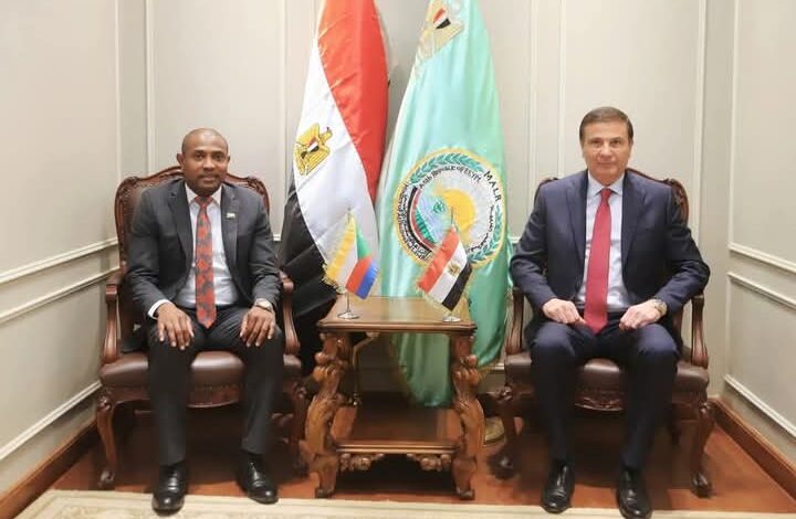 وزير الزراعة يبحث مع وزير الخارجية والتعاون الدولي بجمهورية جزر القمر سبل التعاون المشترك