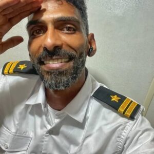 قبطان مصري يناشد القنصلية العامة لجمهورية مصر العربية في دبي بأنه عالق هو وطاقم سفينتة 2 قبطان مصري يناشد القنصلية العامة لجمهورية مصر العربية في دبي بأنه عالق هو وطاقم سفينتة