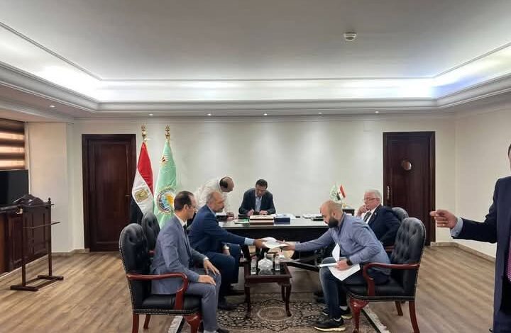 وزير الزراعة يعقد اللقاء الأسبوعي مع أعضاء مجلسي النواب والشيوخ