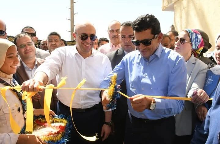 وزير الشباب ومحافظ بني سويف يفتتحا مبنيين للخدمات والأنشطة وملعب خماسي 1 وزير الشباب ومحافظ بني سويف يفتتحا مبنيين للخدمات والأنشطة وملعب خماسي