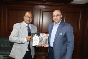 أبواليزيد يهدي محافظ بني سويف عملين أدبيين في نجاح تجربة "توكاتسو" ببعض مدارس المحافظة 2 أبواليزيد يهدي محافظ بني سويف عملين أدبيين في نجاح تجربة "توكاتسو" ببعض مدارس المحافظة