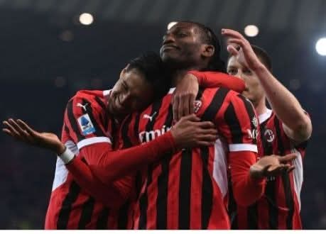 آرسنال ينافس تشيلسي على ضم لياو من ميلان