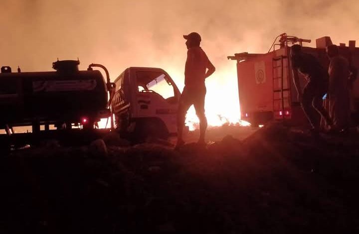 محافظ الغربية يوجه برفع درجة الاستعداد القصوى ويدفع بكافة الإمكانيات للسيطرة على الحريق 1 محافظ الغربية يوجه برفع درجة الاستعداد القصوى ويدفع بكافة الإمكانيات للسيطرة على الحريق