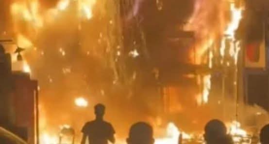 مصرع عامل إثر حريق مطعم امتد لواجهة عقار فى مصر الجديدة