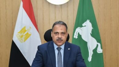 محافظ الشرقية يُسلم ملابس الإحرام وتأشيرات السفر الخاصة بحجاج الجمعيات الأهلية موسم 1446هـ / 2025 م