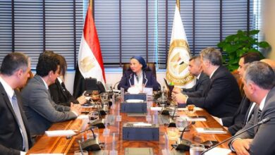 وزيرة البيئة تلتقي مجلس إدارة الجمعية المصرية لشباب الأعمال لبحث فرص الاستثمار في المجال البيئي 