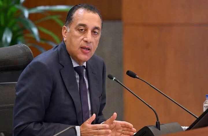 رئيس الوزراء يواصل جولاته بالمنطقة الاقتصادية لقناة السويس 