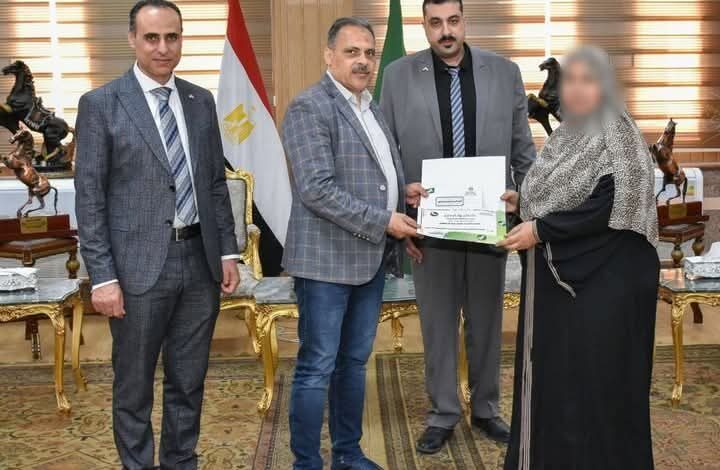 محافظ الشرقية يُكرم عدد من مرضي الثلاسيميا بالمحافظة بمنحهم شهادات وتقدير ومبالغ مالية