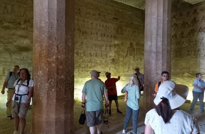 محافظه المنيا وفد سياحي متعدد الجنسيات يزور منطقة آثار بنى حسن بالمنيا