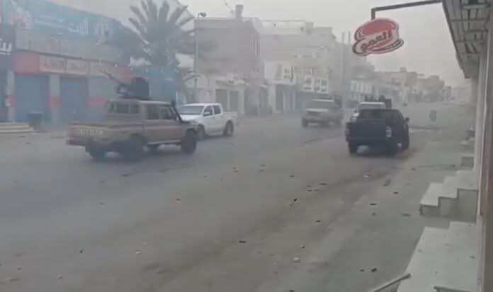 طربلس تتحول لـ"مدينة أشباح".. ممثلو 30 شركة إيطالية محاصرين بالفندق.. وإيطاليا تلغي رحلاتها لليبيا 1 طربلس تتحول لـ"مدينة أشباح".. ممثلو 30 شركة إيطالية محاصرين بالفندق.. وإيطاليا تلغي رحلاتها لليبيا