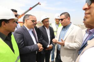 وزير الإسكان و محافظ الشرقية يتفقدان مشروع صرف صحي سنهوا بمنيا القمح ضمن المبادرة الرئاسية "حياة كريمة"