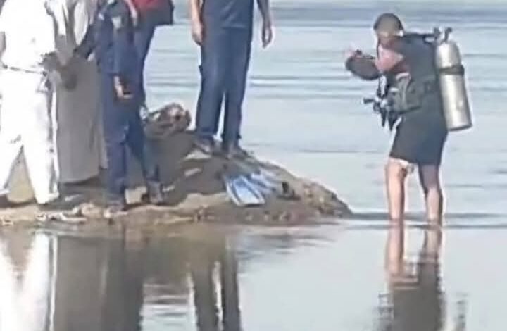 الإنقاذ النهري تكثف جهودها لانتشال جثمان طالب غرق في نهر النيل بقنا 1 الإنقاذ النهري تكثف جهودها لانتشال جثمان طالب غرق في نهر النيل بقنا