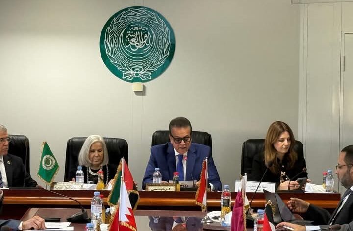 انتخاب وزير الصحة المصري بالإجماع رئيسًا للمكتب التنفيذي لمجلس وزراء الصحة العرب 1 انتخاب وزير الصحة المصري بالإجماع رئيسًا للمكتب التنفيذي لمجلس وزراء الصحة العرب