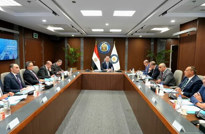 وزير البترول : ندعم التوسع الخارجي لشركة الحفر المصرية وتنمية أعمالها في السعودية والكويت 