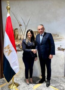 المشاط تلتقي المفوض الأوروبي للشراكات الدولية لبحث سبل تعزيز العلاقات الاقتصادية