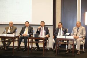 وزير الزراعة يطلق فعاليات ورشة عمل حول توطين صناعة المبيدات في مصر -----