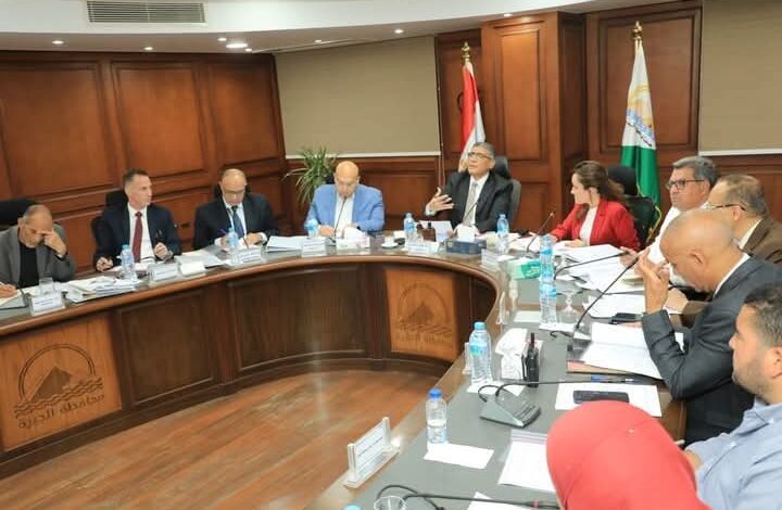 محافظ الجيزة يناقش استعدادات الطرح الجديد لعدد 2130 مدفنًا بطريق الفيوم 1 محافظ الجيزة يناقش استعدادات الطرح الجديد لعدد 2130 مدفنًا بطريق الفيوم