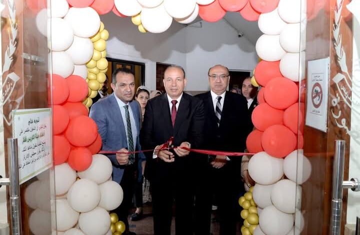 رئيس جامعة المنصورة يفتتح معرض «بصمة خير للملابس»