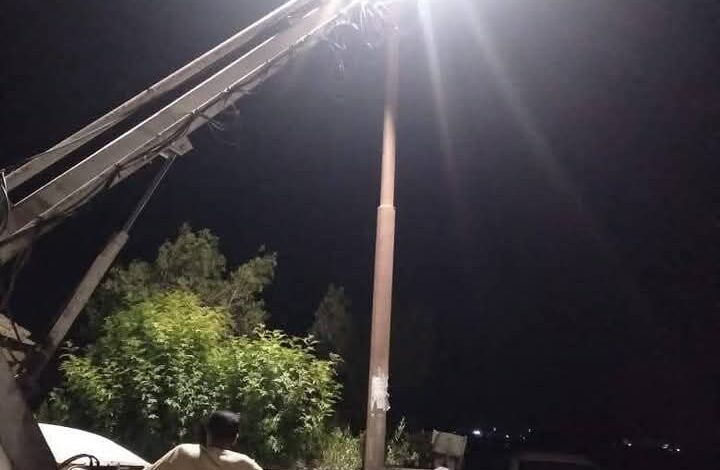 مجلس مدينة المنيا استكمال أعمال صيانة وانارة كشافات الطرق الرئيسية ورفع ١٠٠طن مخلفات