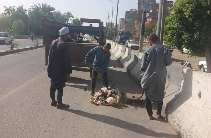 مجلس مدينة المنيا تحرير ٩ محاضر انذار بيئة و رفع ١٢٠طن مخلفات بتلة و نزلة حسين